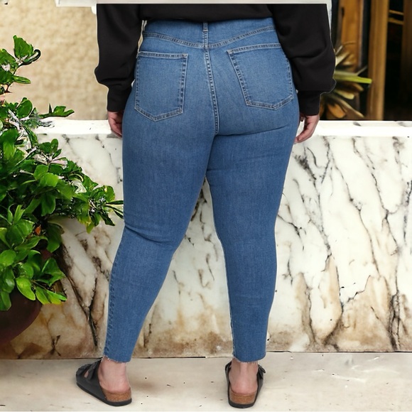 NWT Gap True Skinny Sky High Rise Medium Blue Raw Hem Jeans Size 34 18P Petite - Picture 3 of 8